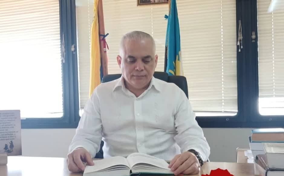 Neudo Ferrer González en su despacho